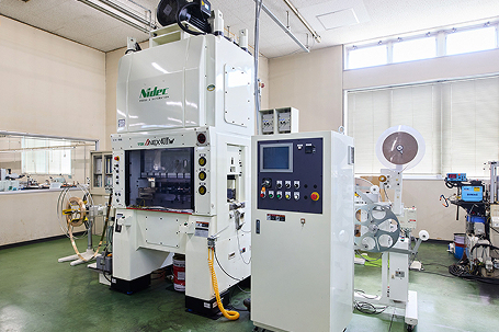 プレス機｜生産設備